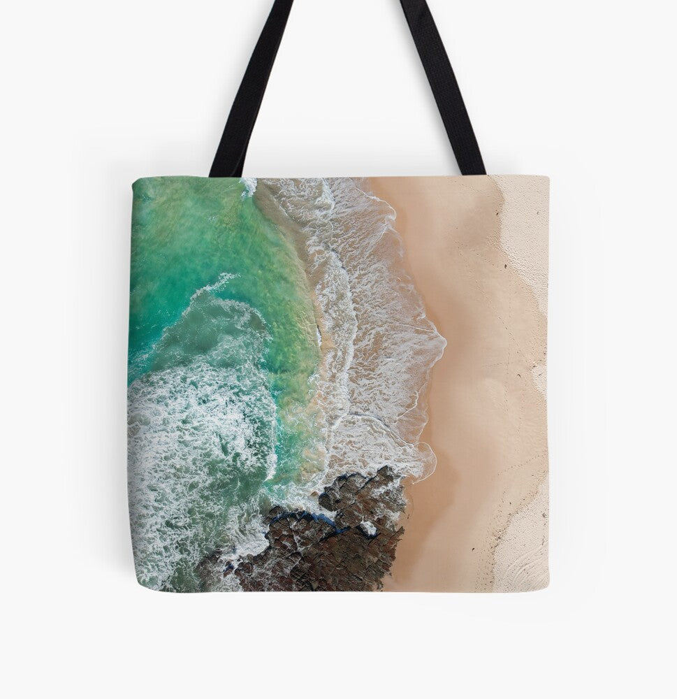 (Austinmer) Figure 8 Tote Bag